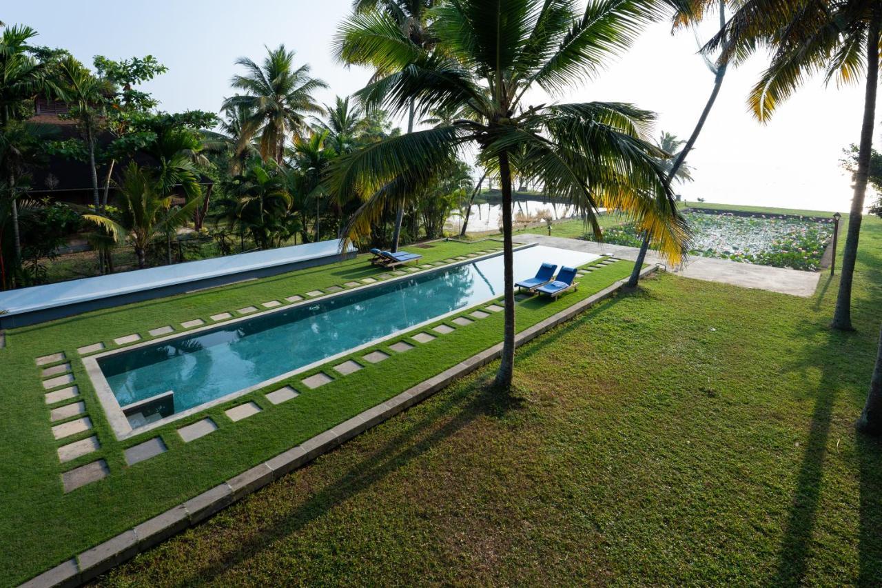 Ama Stays & Trails, Pathiramanal Villa Alappuzha Extérieur photo