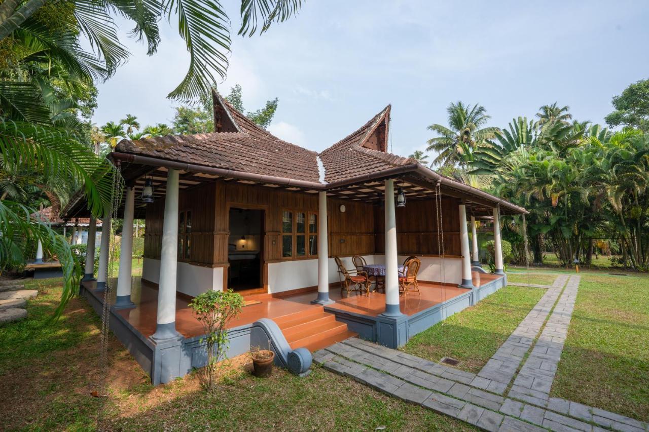 Ama Stays & Trails, Pathiramanal Villa Alappuzha Extérieur photo